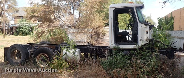 image for item DF8353 1995 Mack CH613  truck cab and chassis