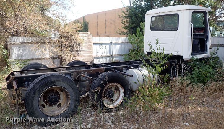 image for item DF8353 1995 Mack CH613  truck cab and chassis