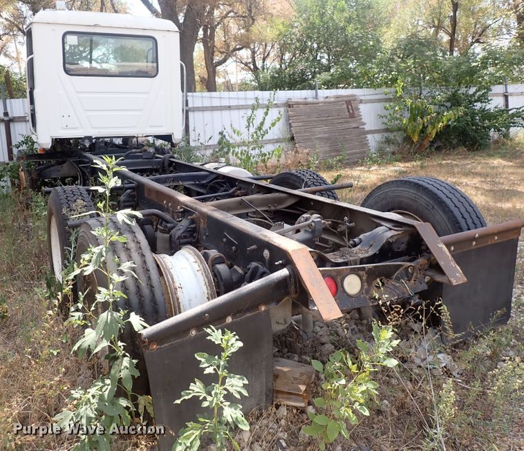 image for item DF8353 1995 Mack CH613  truck cab and chassis