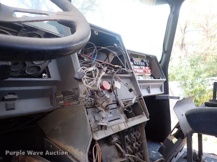 image for item DF8353 1995 Mack CH613  truck cab and chassis