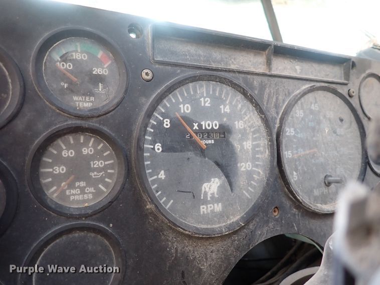 image for item DF8353 1995 Mack CH613  truck cab and chassis