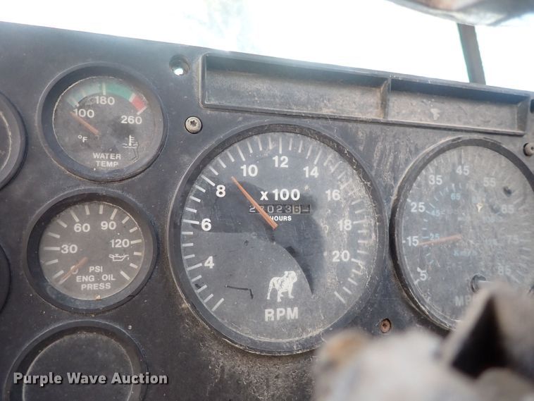 image for item DF8353 1995 Mack CH613  truck cab and chassis