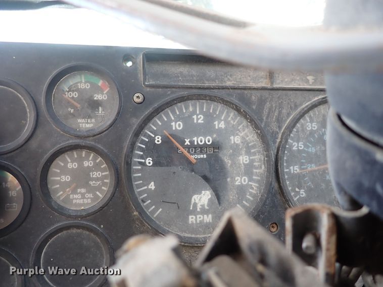 image for item DF8353 1995 Mack CH613  truck cab and chassis