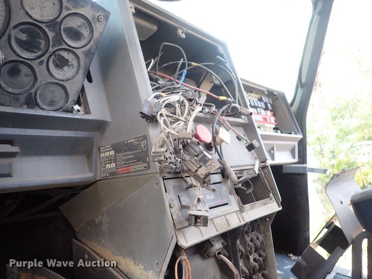 image for item DF8353 1995 Mack CH613  truck cab and chassis