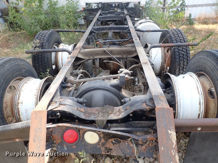 image for item DF8353 1995 Mack CH613  truck cab and chassis