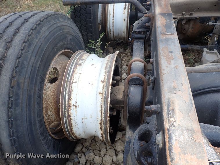 image for item DF8353 1995 Mack CH613  truck cab and chassis