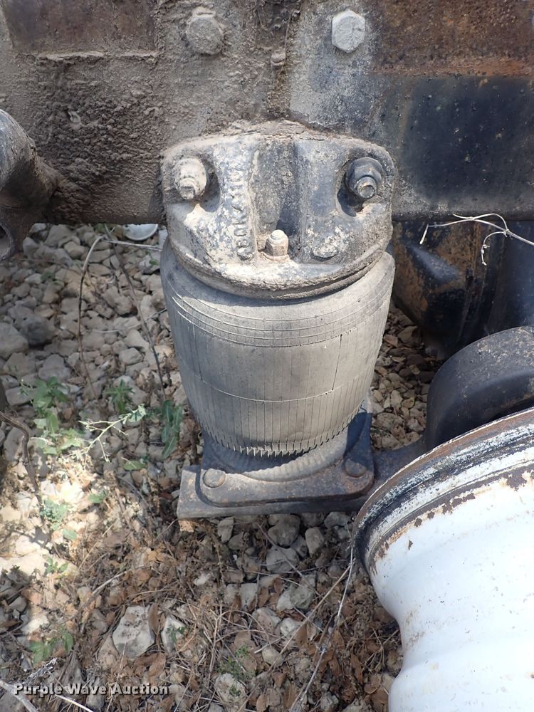 image for item DF8353 1995 Mack CH613  truck cab and chassis