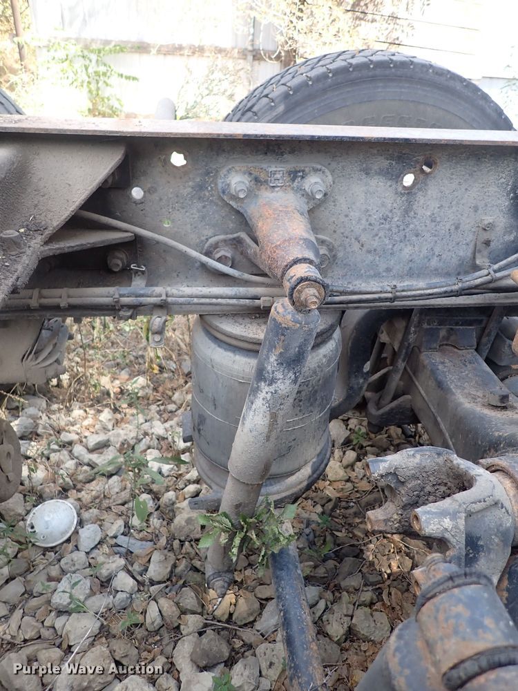 image for item DF8353 1995 Mack CH613  truck cab and chassis