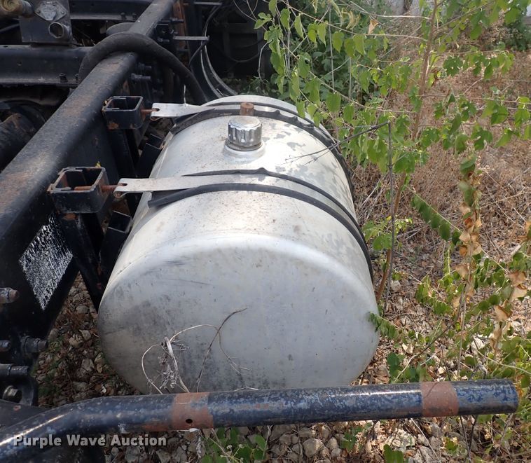 image for item DF8353 1995 Mack CH613  truck cab and chassis