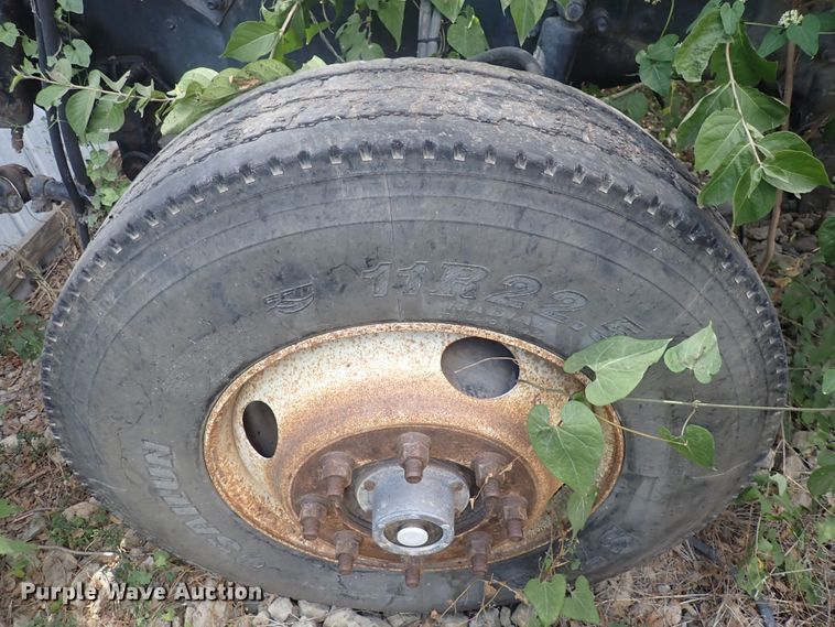 image for item DF8353 1995 Mack CH613  truck cab and chassis