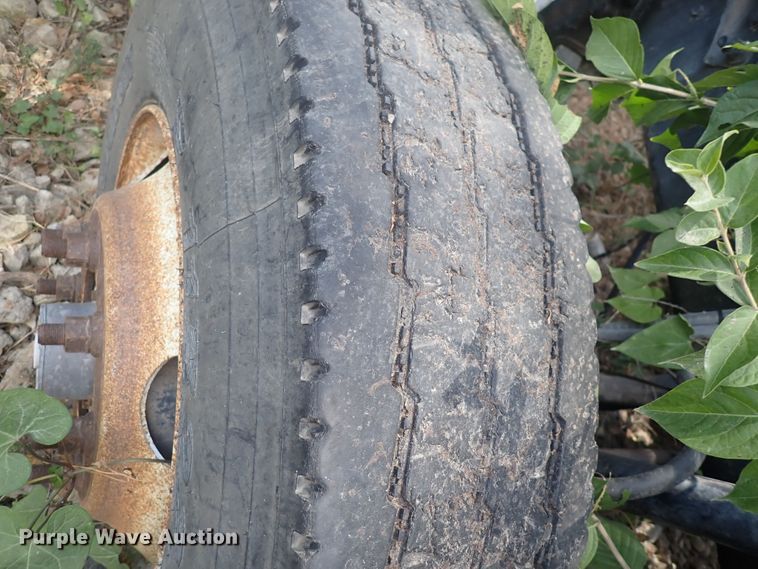 image for item DF8353 1995 Mack CH613  truck cab and chassis