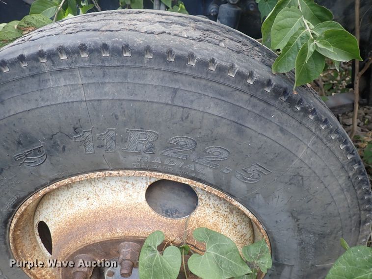 image for item DF8353 1995 Mack CH613  truck cab and chassis