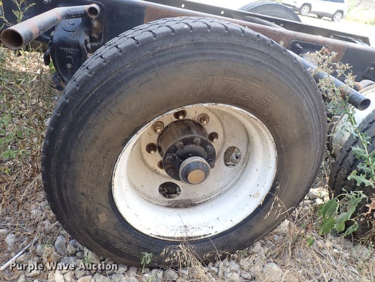 image for item DF8353 1995 Mack CH613  truck cab and chassis