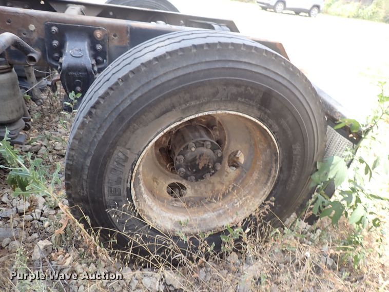 image for item DF8353 1995 Mack CH613  truck cab and chassis