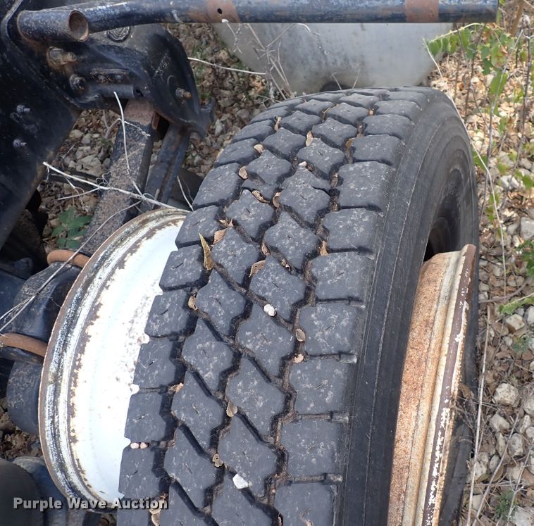 image for item DF8353 1995 Mack CH613  truck cab and chassis