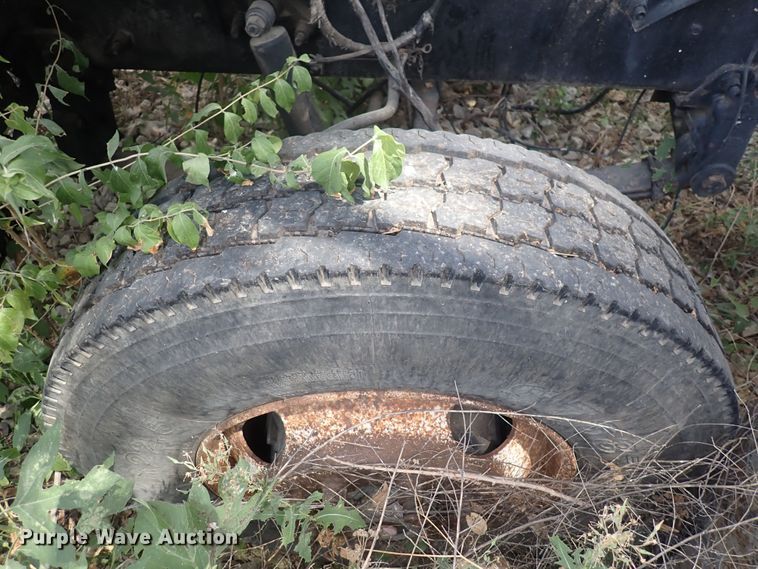 image for item DF8353 1995 Mack CH613  truck cab and chassis