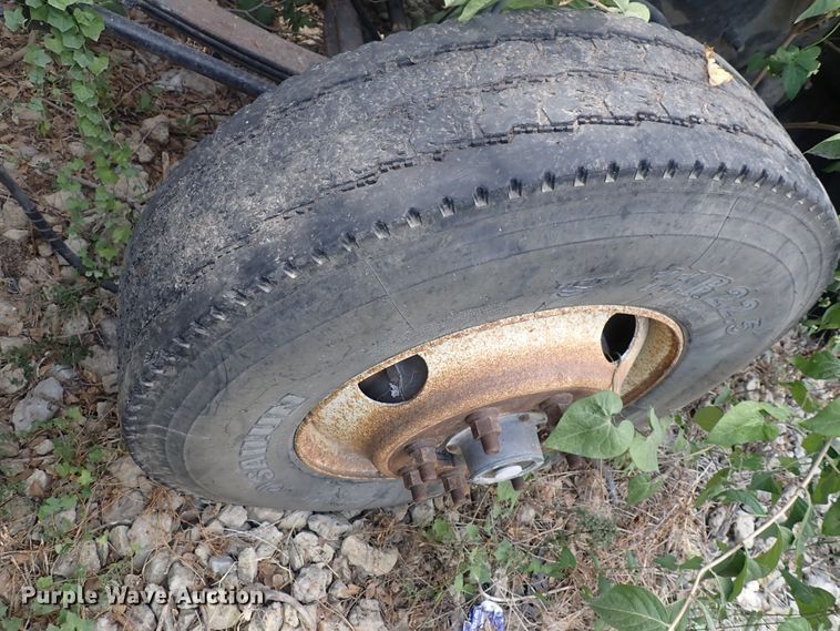 image for item DF8353 1995 Mack CH613  truck cab and chassis