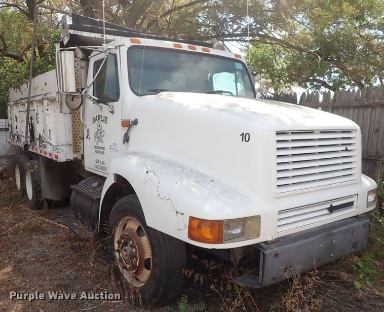 image for item DF8354 1995 International 8200  dump truck