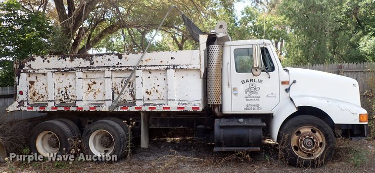 image for item DF8354 1995 International 8200  dump truck