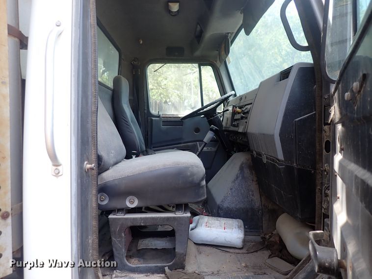 image for item DF8354 1995 International 8200  dump truck