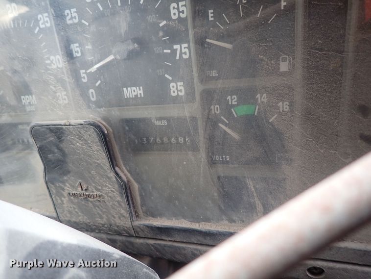 image for item DF8354 1995 International 8200  dump truck