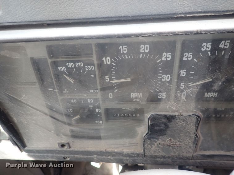 image for item DF8354 1995 International 8200  dump truck