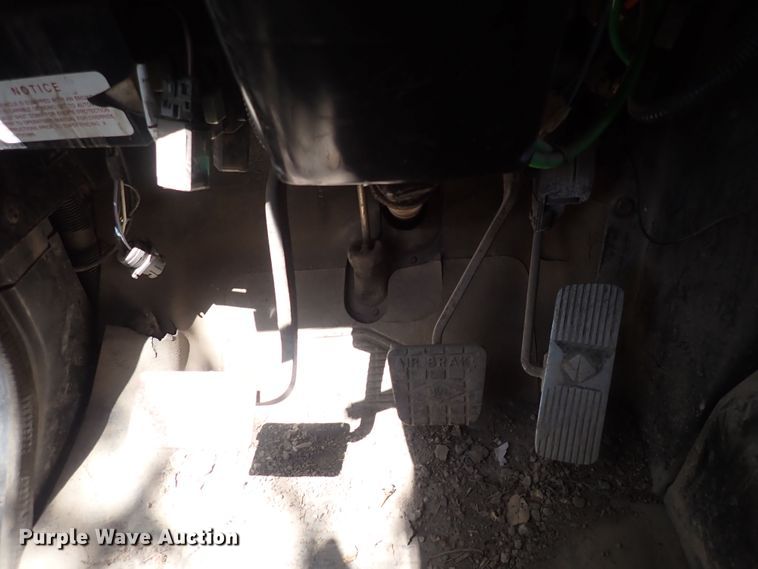 image for item DF8354 1995 International 8200  dump truck