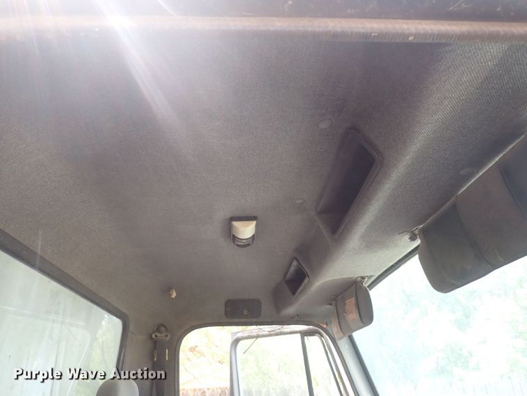 image for item DF8354 1995 International 8200  dump truck