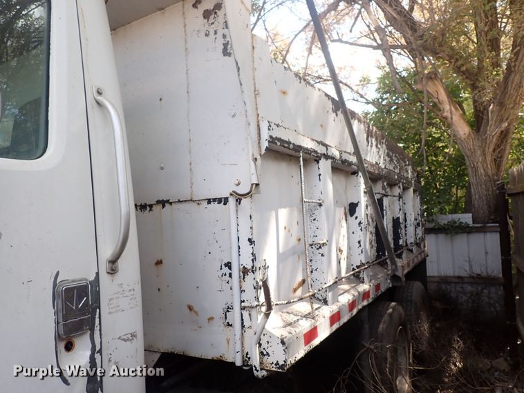 image for item DF8354 1995 International 8200  dump truck