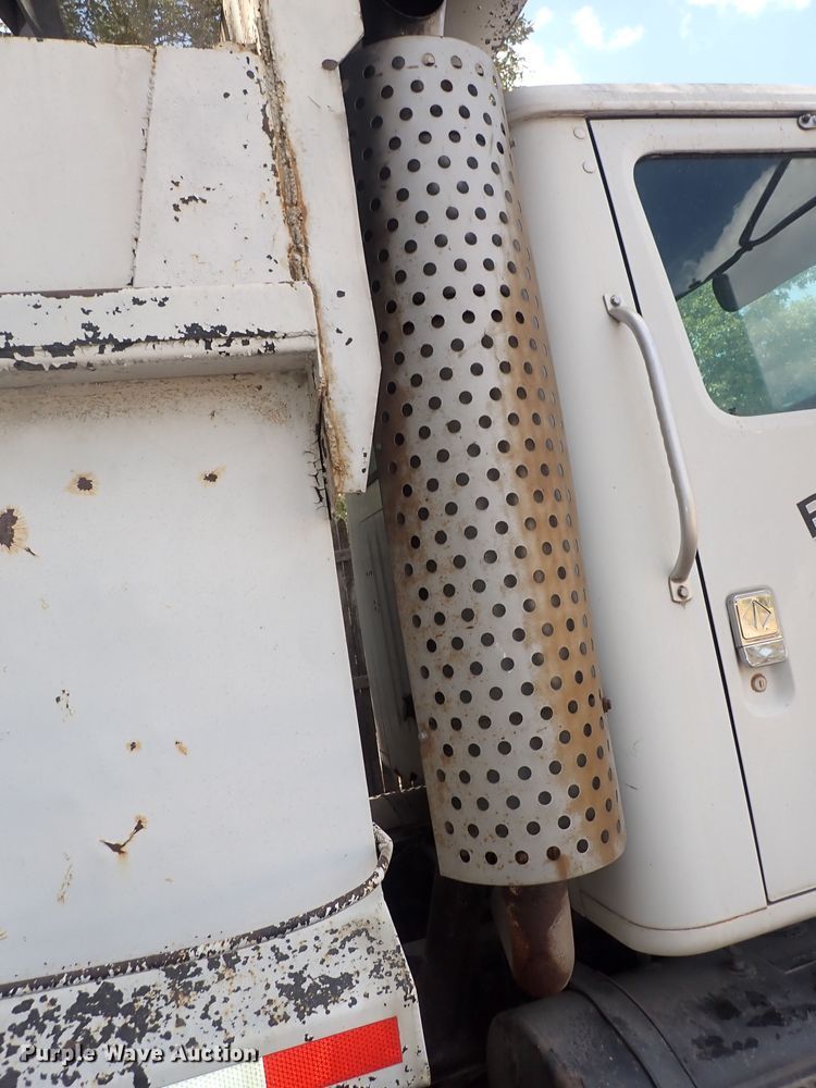 image for item DF8354 1995 International 8200  dump truck