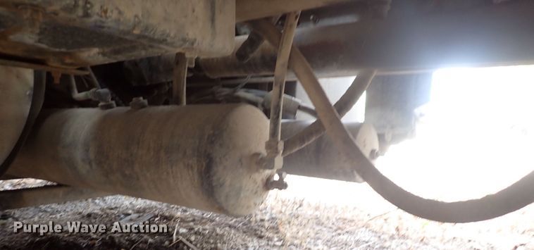 image for item DF8354 1995 International 8200  dump truck