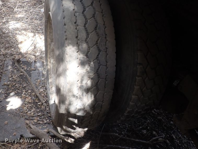 image for item DF8354 1995 International 8200  dump truck