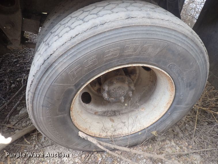 image for item DF8354 1995 International 8200  dump truck