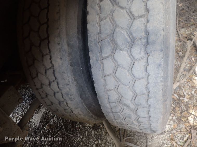 image for item DF8354 1995 International 8200  dump truck