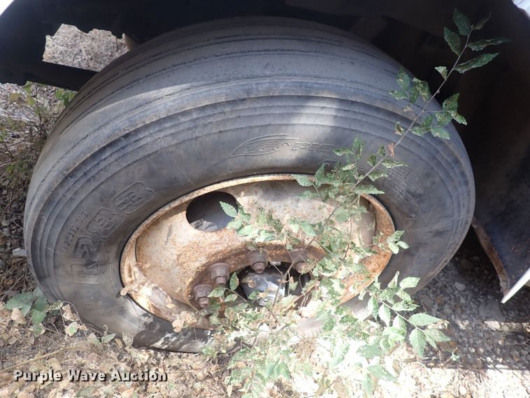 image for item DF8354 1995 International 8200  dump truck