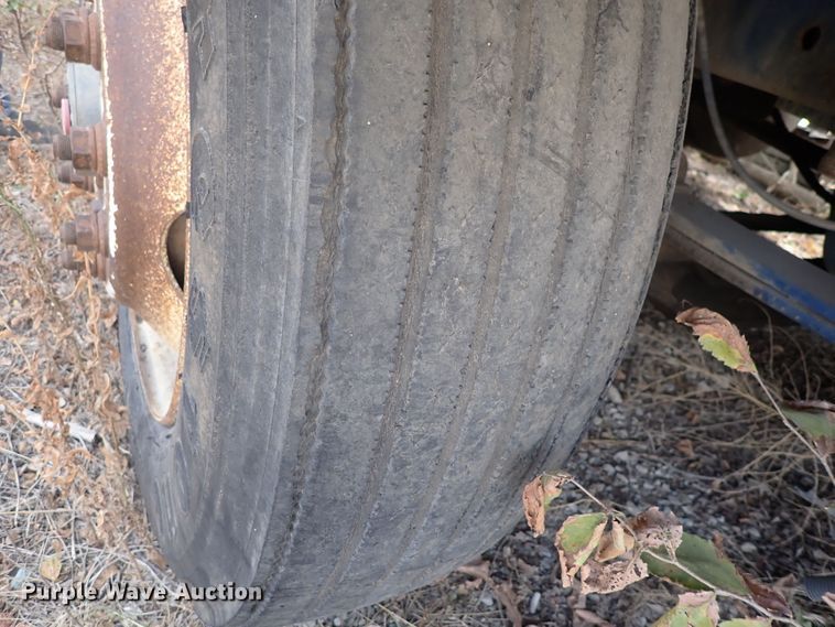 image for item DF8354 1995 International 8200  dump truck