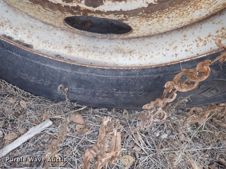 image for item DF8354 1995 International 8200  dump truck