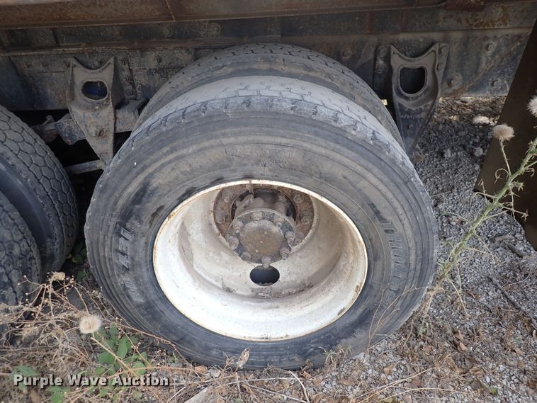 image for item DF8354 1995 International 8200  dump truck