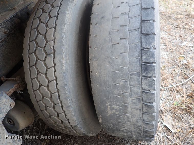 image for item DF8354 1995 International 8200  dump truck