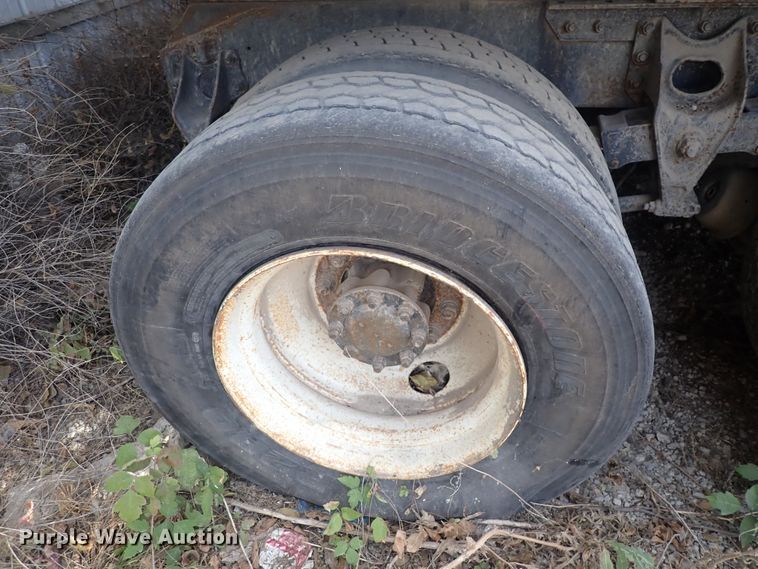 image for item DF8354 1995 International 8200  dump truck