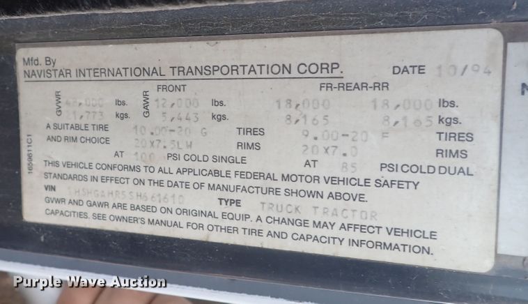 image for item DF8354 1995 International 8200  dump truck