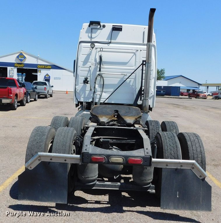 image for item DJ7714 2009 Volvo VNL  semi truck