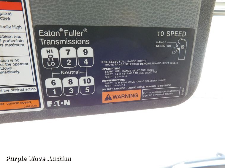 image for item DJ7714 2009 Volvo VNL  semi truck