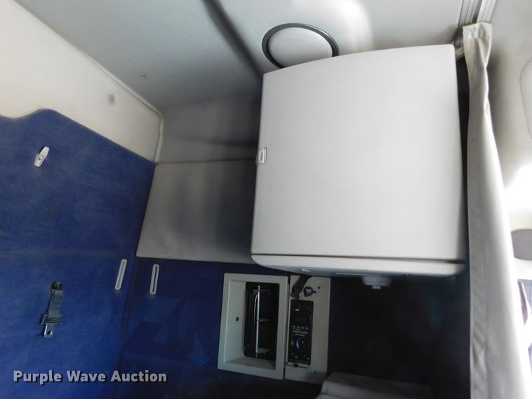 image for item DJ7714 2009 Volvo VNL  semi truck