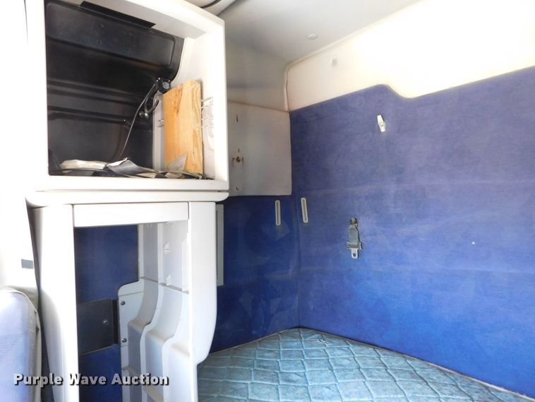 image for item DJ7714 2009 Volvo VNL  semi truck