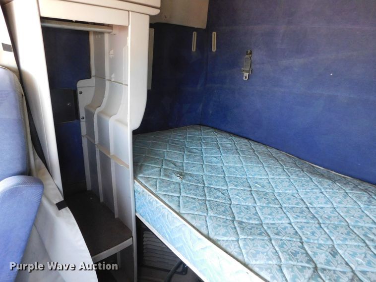 image for item DJ7714 2009 Volvo VNL  semi truck