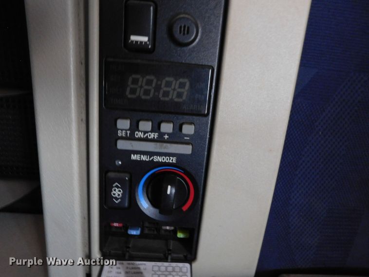 image for item DJ7714 2009 Volvo VNL  semi truck