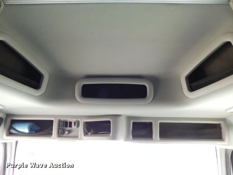 image for item DJ7714 2009 Volvo VNL  semi truck