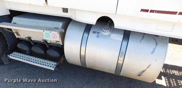 image for item DJ7714 2009 Volvo VNL  semi truck