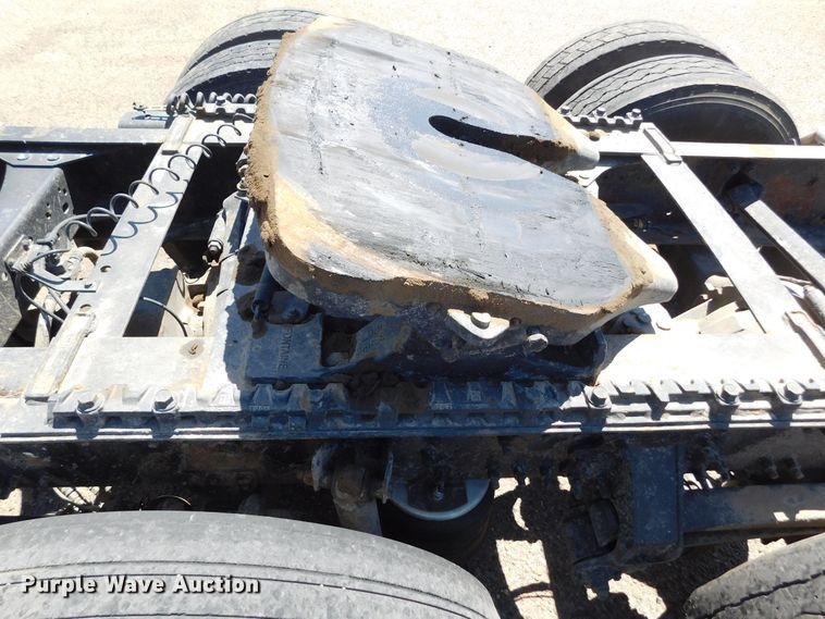 image for item DJ7714 2009 Volvo VNL  semi truck